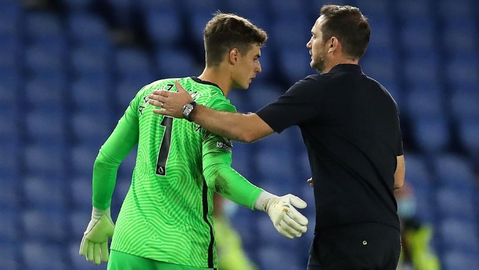 BRIGHTON, ENGLAND - SEPTEMBER 14: Frank Lampard, Manager of Chelsea embraces Kepa Arrizabalaga of Chelsea following the Premier League match between Brighton & Hove Albion and Chelsea at American Express Community Stadium on September 14, 2020 in Brighton, England. (Photo by Peter Cziborra/Pool via Getty Images)