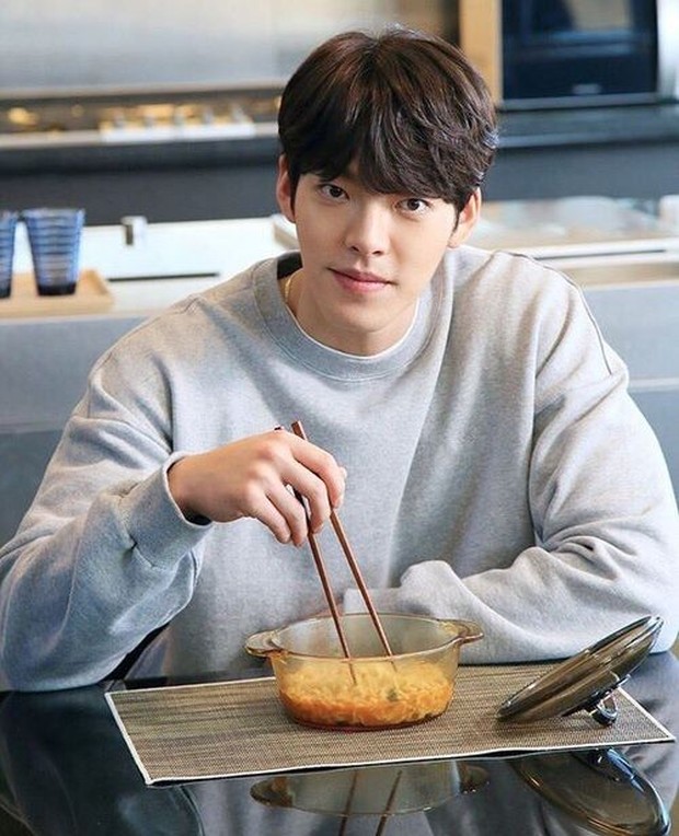 Kim Woo Bin/pinterest.com Akting Kim Woo Bin sebagai aktor film dan penyanyi terkenal yang sekarat karena sakit kanker luar biasa.
