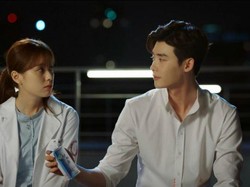 Sinopsis W-Two Worlds Episode 12