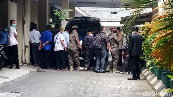 Lift Jatuh, Ketua DPRD DIY Patah Kaki