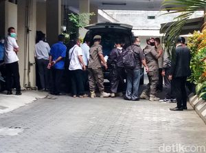 Lift Jatuh, Ketua DPRD DIY Patah Kaki Lift Jatuh, Ketua DPRD DIY Patah Kaki