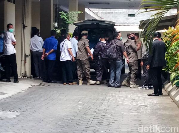 Lift Jatuh, Ketua DPRD DIY Patah Kaki