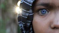 Ini Dia Bocah yang Viral Karena Punya Mata Biru