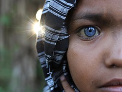 Mirip Bule, 3 Suku di Indonesia Punya Mata Biru