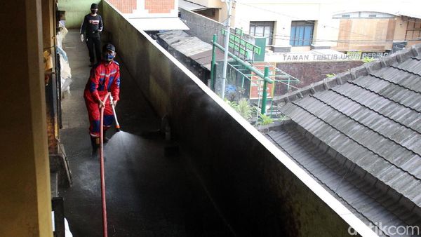 Satu Pedagang Kena Corona, Pasar Beringharjo Disemprot Disinfektan
