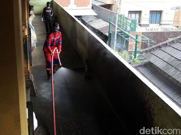 Satu Pedagang Kena Corona, Pasar Beringharjo Disemprot Disinfektan