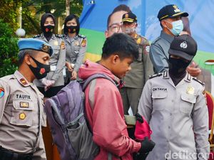 PSBM Cimahi, Petugas Gabungan Razia Warga Tak Bermasker PSBM Cimahi, Petugas Gabungan Razia Warga Tak Bermasker