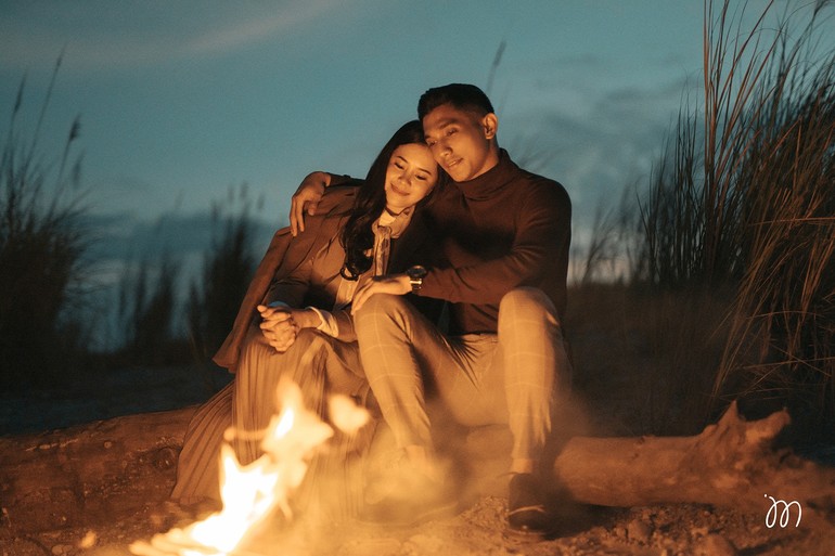 Anggota DPR asal Filipina bernama Rihan Mangudadatu Sakaluran viral karena membuat foto prewedding bertema drama Korea, Crash Landing On You, bersama tunangannya anggota kepolisian berpangkat letnan, Al-shadat Hassan Jay Abdurajak. Foto: Dok. Facebook James Montano Photography