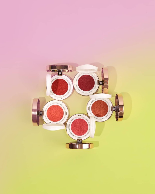 Radiant Cushion Blush Esqa Cosmetics/sumber: www.instagram.com/esqacosmetics/ Blush on lokal dari Esqa Cosmetics yang hadir dalam bentuk cushion dengan pilihan warna shade yang cantik.
