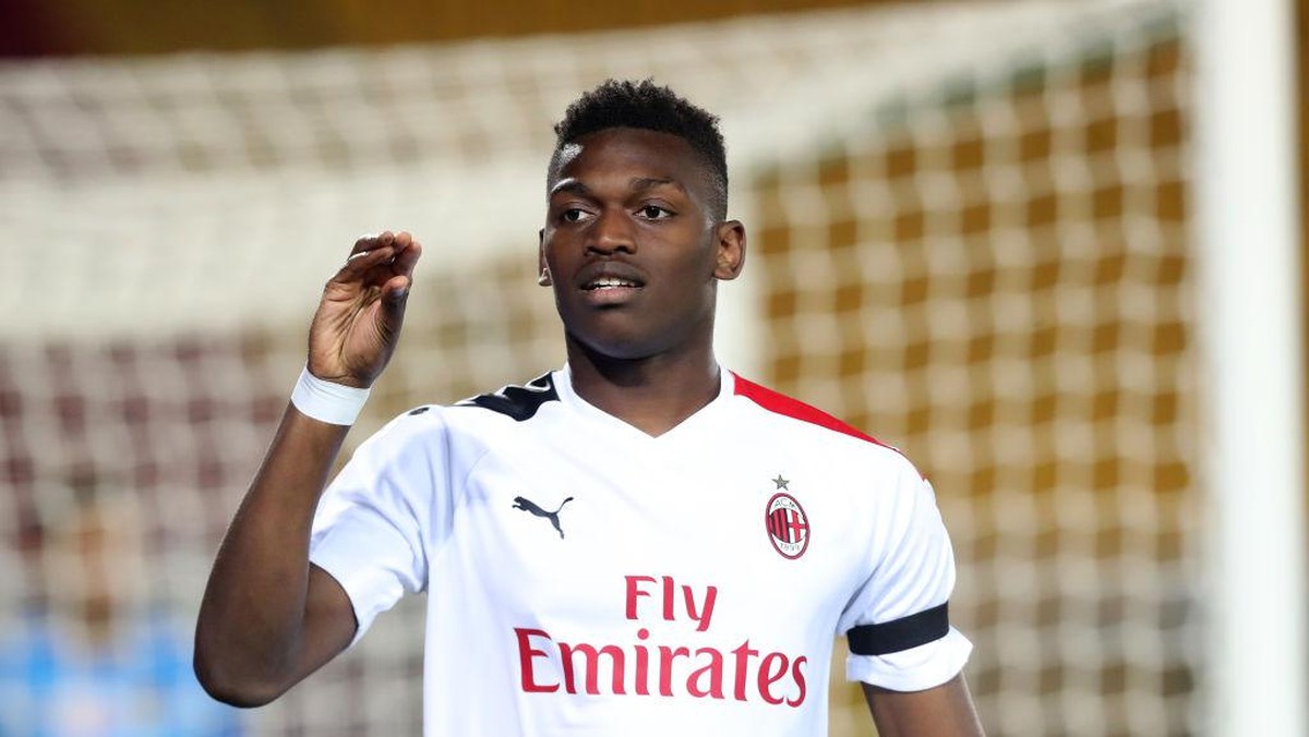 Rafael Leao dikabarkan positif COVID-19. Foto: Getty Images/Maurizio Lagana