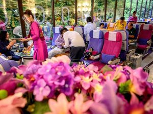 Deretan Foto untuk yang Rindu Bersantap di Dalam Pesawat