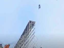 Serem!!! Detik-detik Tom Cruise Loncat ke Jurang Menggunakan Motor