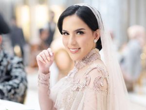 Sally Adelia Tak Kecewa Personel Girls Squad Absen di Pertunangannya Sally Adelia Tak Kecewa Personel Girls Squad Absen di Pertunangannya