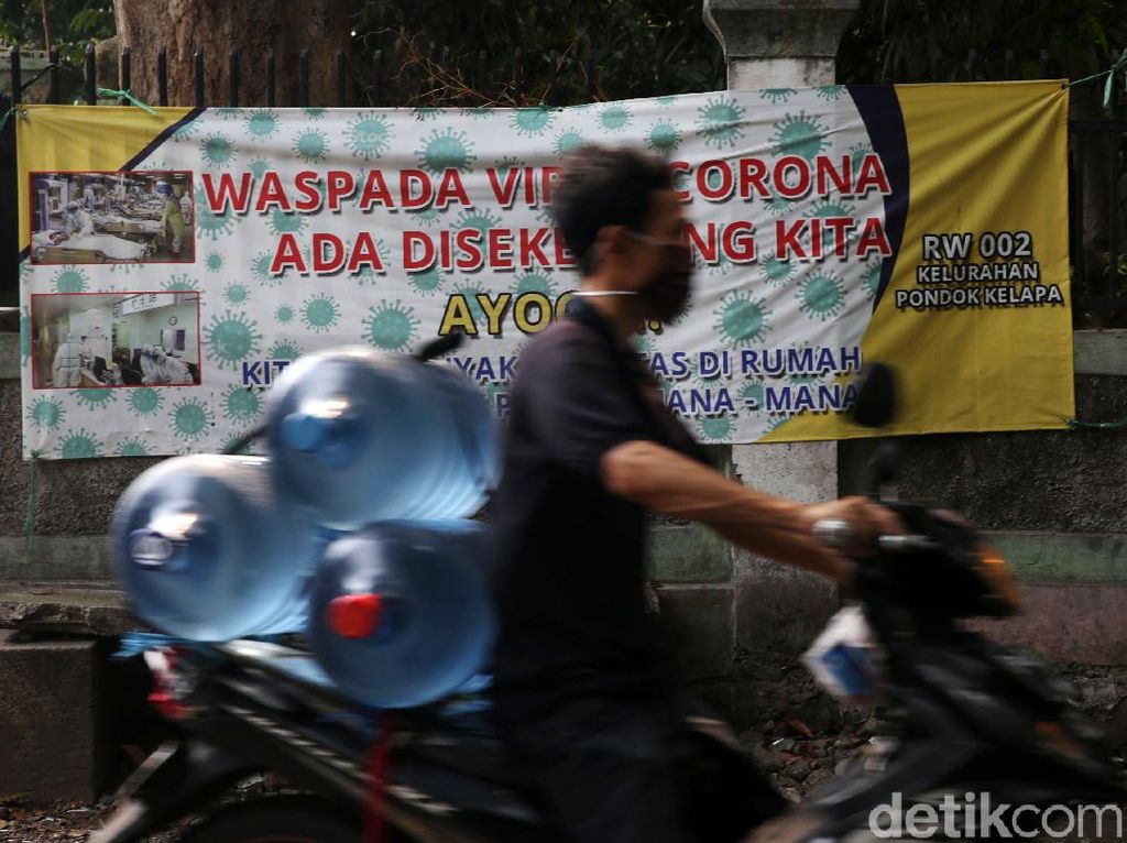 Begini Cara Warga Sosialisasikan Bahaya COVID-19 Begini Cara Warga Sosialisasikan Bahaya COVID-19