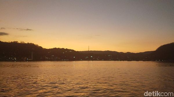 Foto: Sunrise Labuan Bajo dari Lautan