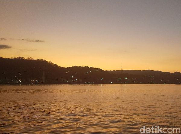 Foto: Sunrise Labuan Bajo dari Lautan