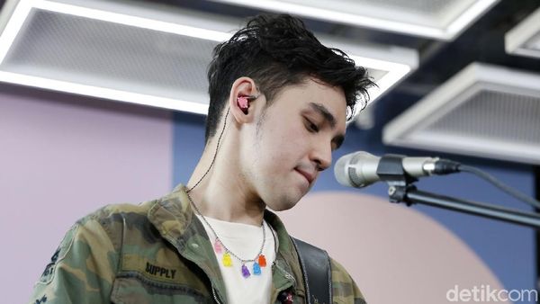 Syahravi Berbagi Cerita dalam You You You