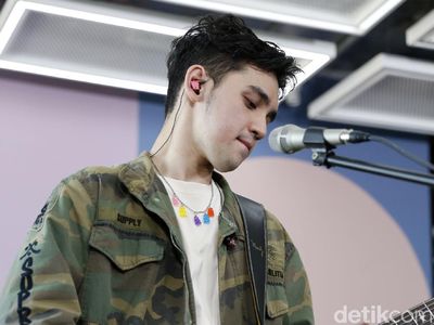 Syahravi Berbagi Cerita dalam You You You