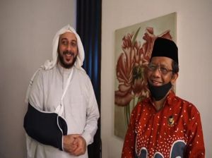 Canda Syekh Ali Jaber Tak Biasa Sapa Mahfud Pak Menteri: Saya Panggil Guru