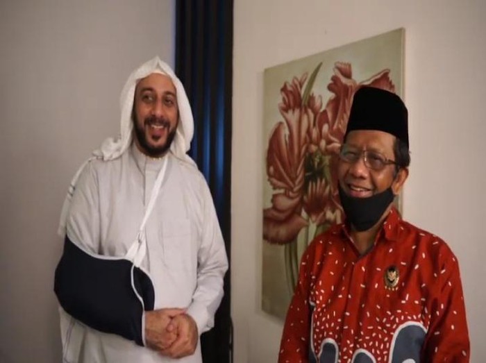 Syekh Ali Jaber dijenguk Menko Polhukam Mahfud Md