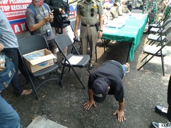Tak Pakai Masker, Sopir Angkot di Bogor Dihukum Push Up