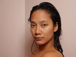 Berbalut Handuk, Tara Basro Pamer Wajah Tanpa Makeup yang Dipuji Netizen