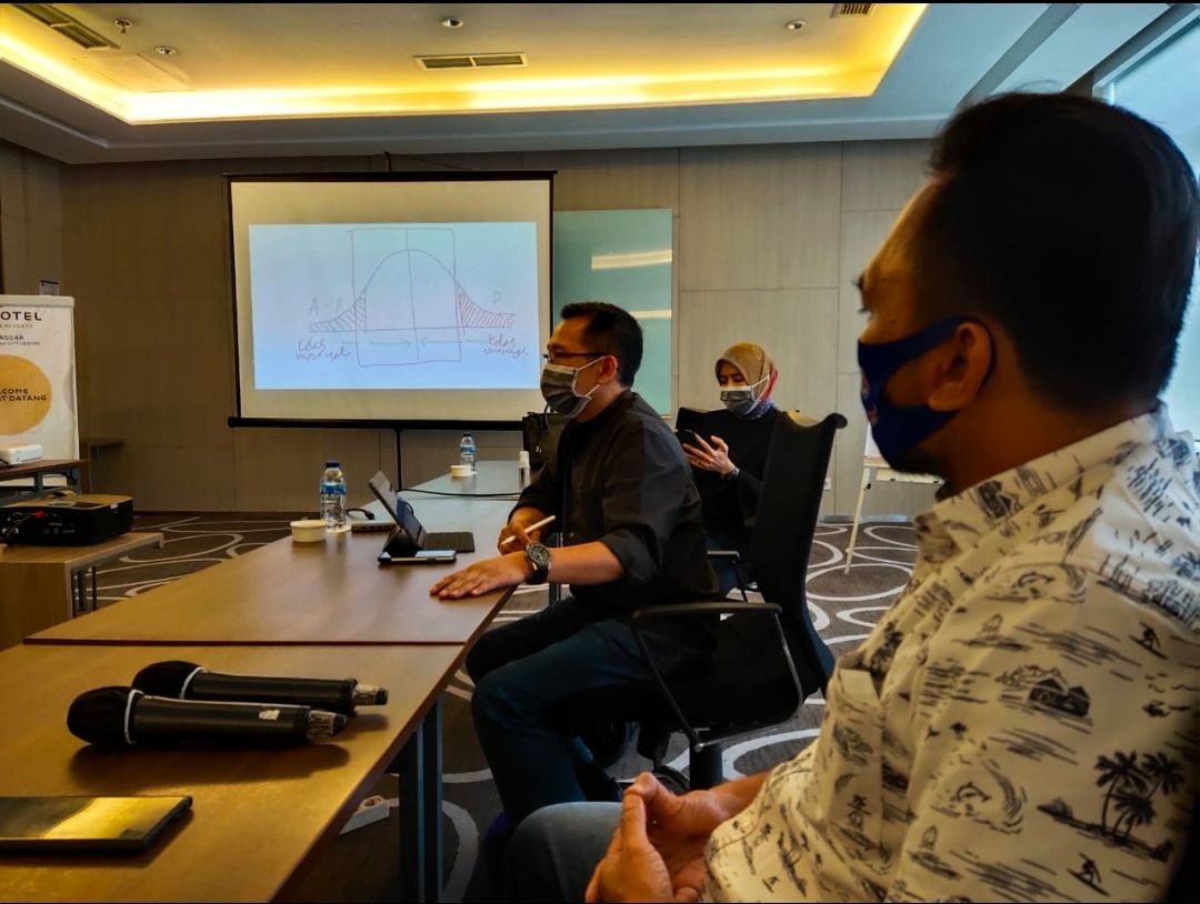 Tim Munafri Ariefuddin (Appi)-Rahman Bando terlibat konflik dengan lembaga survei politik PolMark Indonesia terkait Pilkada Makassar 2020. Tim Appi-Rahman memecat PolMark.