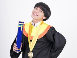 Viral Pria Surabaya Dance Blackpink Saat Wisuda, Rektornya Sampai Takjub