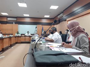 Viral Mahasiswa Baru Dibentak, Unesa Akan Datangi Rumah Maba dan Minta Maaf