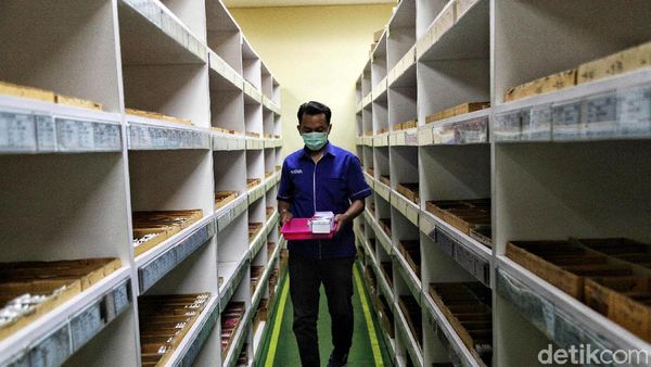 Melihat Aktivitas Pergudangan Central Cakung Saat PSBB Ketat