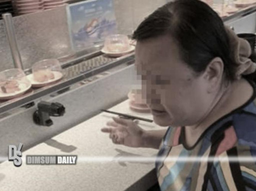 Jijik Banget! Wanita Ini Kembalikan Bekas Gigitan Sushi ke Conveyor Belt