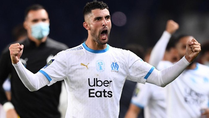 Marseilles Spanish defender Alvaro Gonzalez celebrates after winning  the French L1 football match between Paris Saint-Germain (PSG) and Marseille (OM) at the Parc de Princes stadium in Paris on September 13, 2020. (Photo by FRANCK FIFE / AFP)