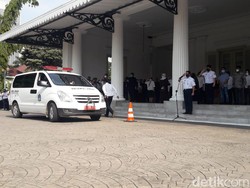 Anies-ASN DKI Beri Penghormatan Terakhir untuk Almarhum Sekda Saefullah