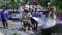 Antisipasi Corona, Pasar-Jalan Kota Bandung Disemprot Disinfektan