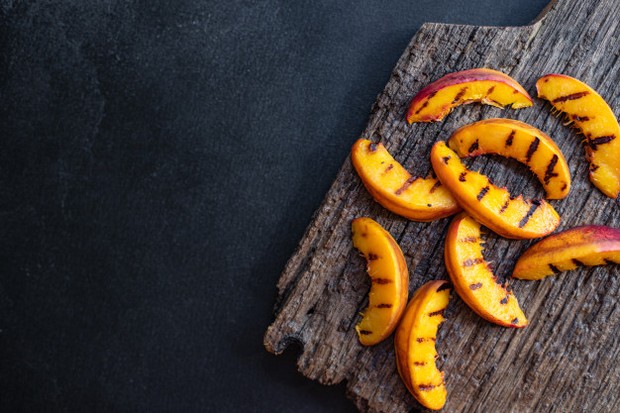 BBQ lebih enak dan sehat dengan pencuci mulut buah panggang