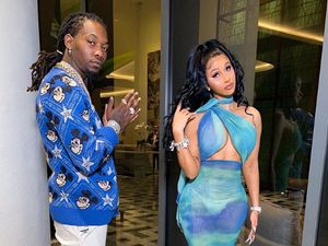 Unggah Foto Telanjang, Cardi B Ternyata Habis Mesra-mesraan dengan Offset Unggah Foto Telanjang, Cardi B Ternyata Habis Mesra-mesraan dengan Offset