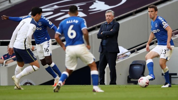 LIVERPOOL, ENGLAND - SEPTEMBER 05: Carlo Ancelotti manager of Everton gestures during the pre-season friendly match between Everton and Preston North End at Goodison Park on September 05, 2020 in Liverpool, England. (Photo by Nathan Stirk/Getty Images)