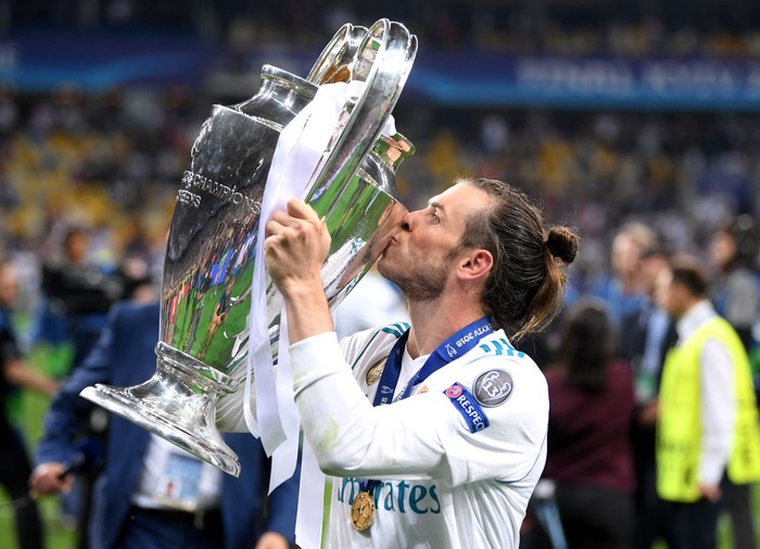 KIEV, UKRAINE - MAY 26:   Gareth Bale of Real Madrid celebrates scoring his sides second goal during the UEFA Champions League Final between Real Madrid and Liverpool at NSC Olimpiyskiy Stadium on May 26, 2018 in Kiev, Ukraine. (Photo by Michael Regan/Getty Images)