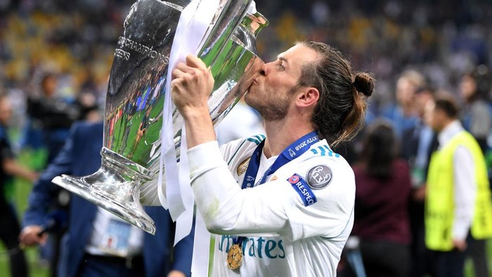 KIEV, UKRAINE - MAY 26:   Gareth Bale of Real Madrid celebrates scoring his sides second goal during the UEFA Champions League Final between Real Madrid and Liverpool at NSC Olimpiyskiy Stadium on May 26, 2018 in Kiev, Ukraine. (Photo by Michael Regan/Getty Images)