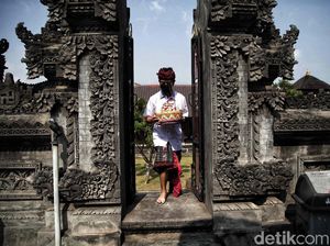 Khidmatnya Perayaan Galungan di Masa PSBB