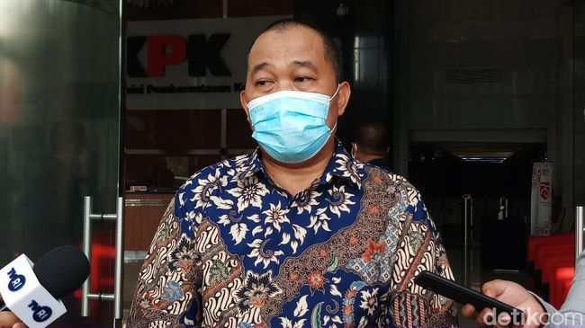 Boyamin MAKI Minta KPK Terbitkan Red Notice untuk Harun Masiku Boyamin MAKI Minta KPK Terbitkan Red Notice untuk Harun Masiku