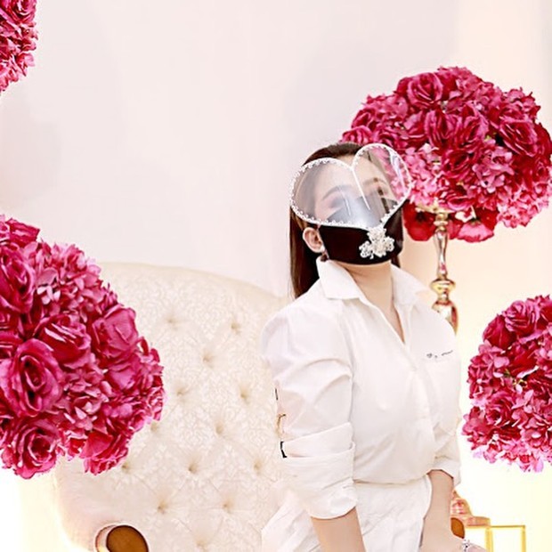 Masker Syahrini/instagram.com/princessyahrini/ Gaya mewah Syahrini menggunakan masker dan face shield
