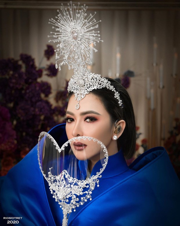 Masker Syahrini/instagram.com/princessyahrini/ Gaya mewah Syahrini menggunakan masker dan face shield