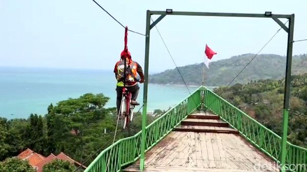 Melihat Wisata Kreatif Bukit Cienong Sukabumi