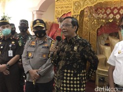 Mahfud Pastikan Kasus Penusukan Syekh Ali Jaber Diproses hingga Pengadilan