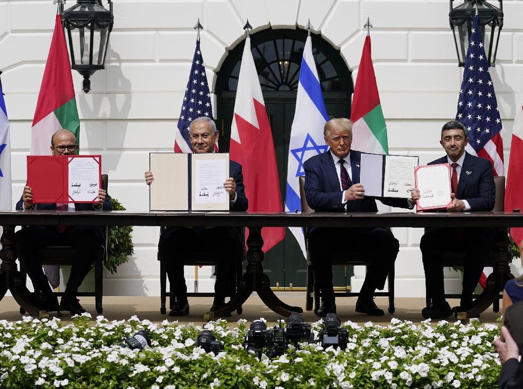 Putra Mahkota UEA dan PM Israel Dinominasikan untuk Nobel Perdamaian Putra Mahkota UEA dan PM Israel Dinominasikan untuk Nobel Perdamaian