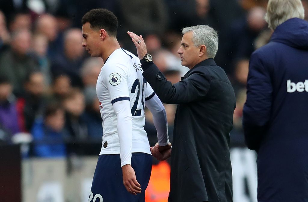 LONDON, ENGLAND - NOVEMBER 23: Jose Mourinho, Manager of Tottenham Hotspur embraces Dele Alli of Tottenham Hotspur during the Premier League match between West Ham United and Tottenham Hotspur at London Stadium on November 23, 2019 in London, United Kingdom. (Photo by Catherine Ivill/Getty Images)