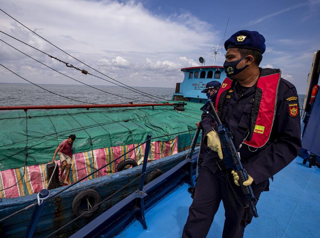 Foto Patroli Laut Bea dan Cukai Hadang Barang Ilegal