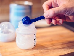 5 Aksi Pencurian Susu Demi Anak Ini Bikin Kesal Sekaligus Iba