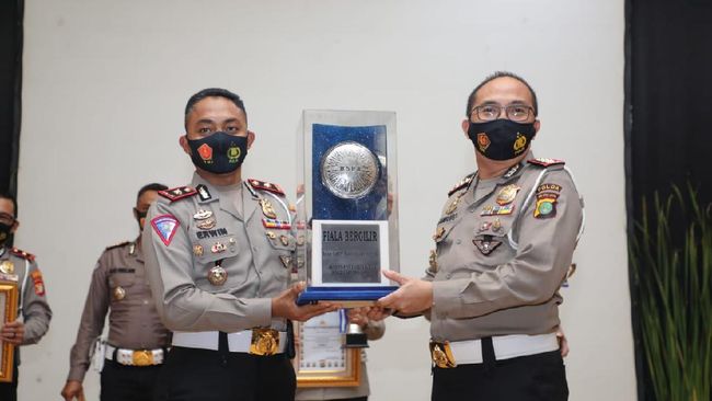 Satlantas Polres Depok Raih Penghargaan Program RSPA Terbaik Satlantas Polres Depok Raih Penghargaan Program RSPA Terbaik